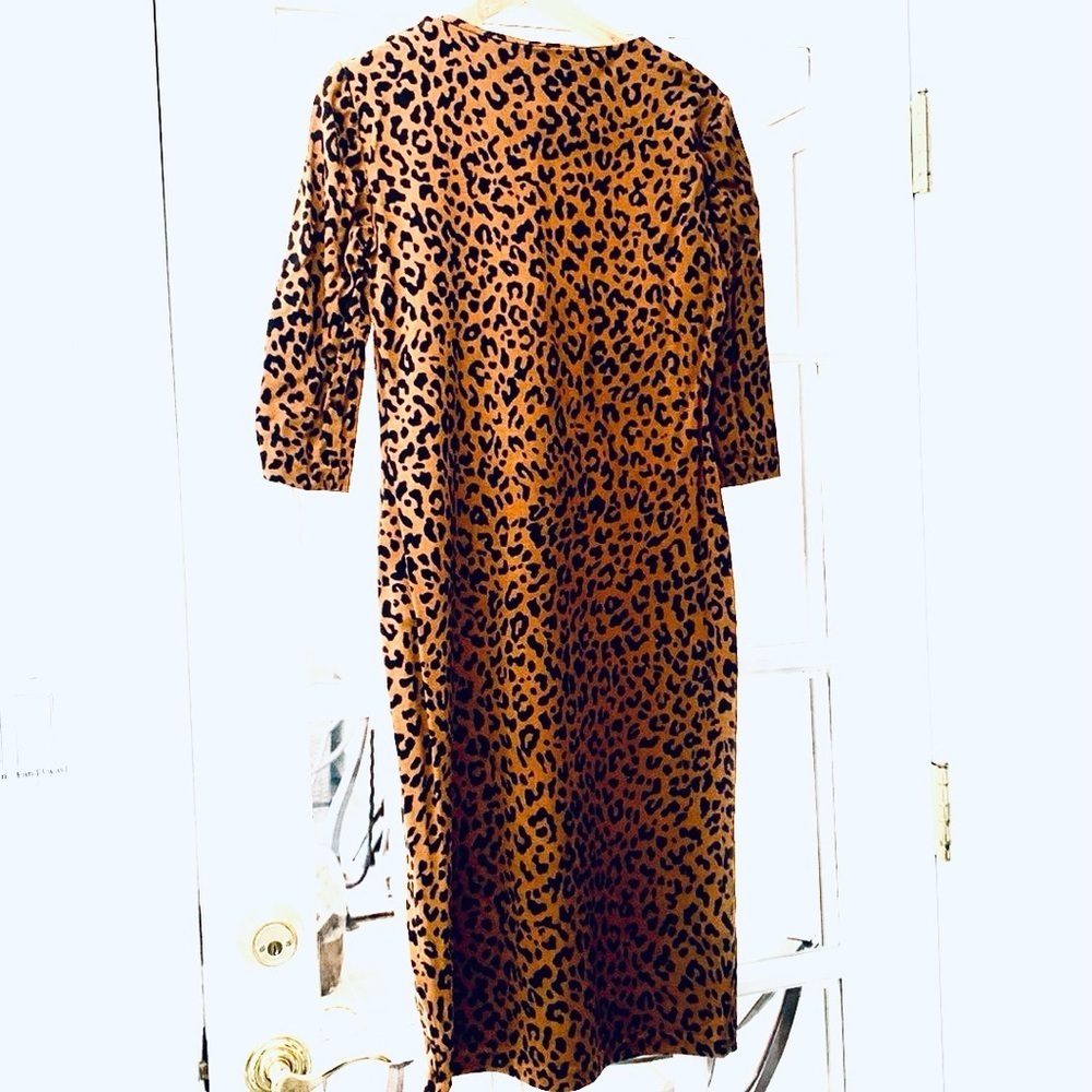 Diane Von Furstenberg 💯 Silk Animal Print T Shirt Dress Medium MIDI - Picture 2 of 8